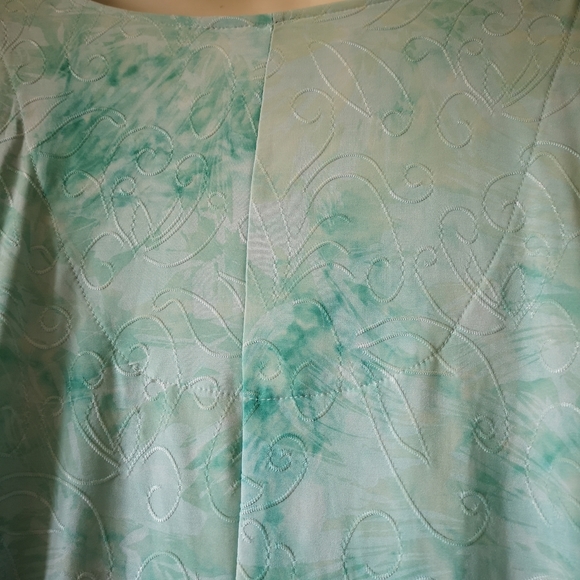 NEW Direction curvy top - Picture 3 of 4